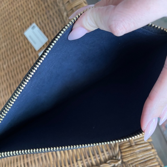 NWOT Louis Vuitton Neverfull Empreinte Monogram Pochette
Clutch Wristlet - Picture 5 of 6